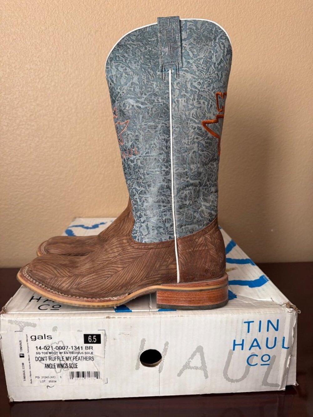 Tin Haul Boots Don't Ruffle My Feathers Angel Wing Women's Siz 6.5 Used w/Box - Picture 2 of 16